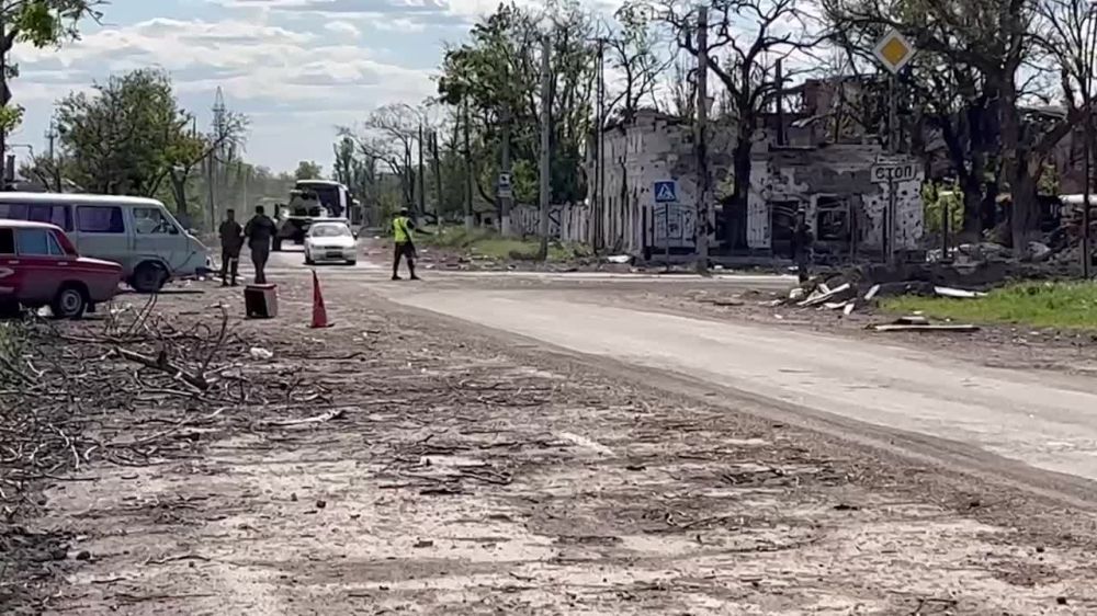 Автобусы едут по маршруту «Азовсталь» — ФСИН*