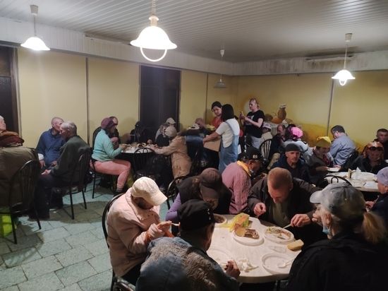 В Симферополе работает социальная столовая, где бесплатно поддерживают нуждающихся