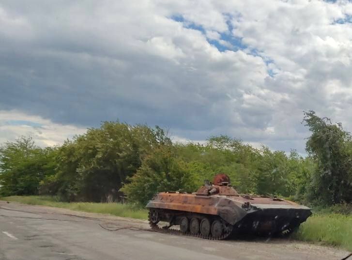 Подбитые в Херсонской области БМП-1, ЗРК «Оса» и ЗИЛ-131 ВСУ