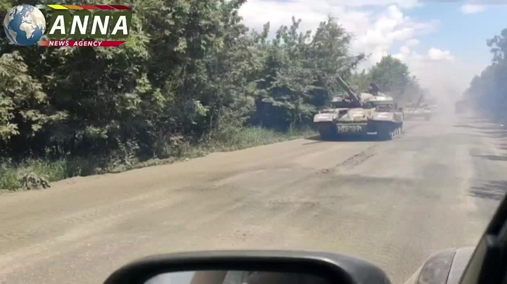 Республиканские танки Т-62М у деревни Врубовка в окрестностях Северодонецка