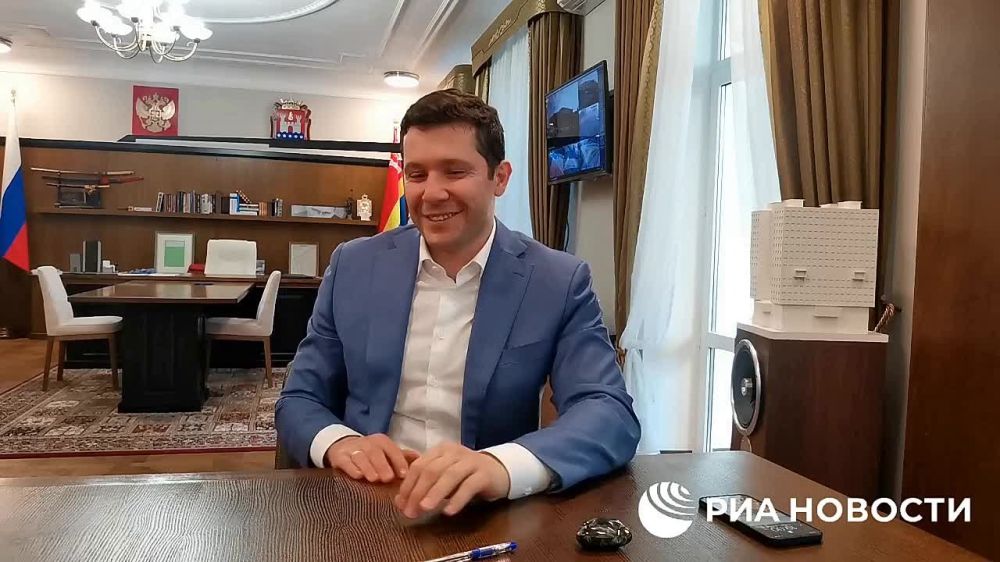 Назначенный главой правительства Херсонской области Елисеев - замечательный специалист и хороший человек, со всеми задачами справится, заявил РИА Новости калининградский губернатор Алиханов