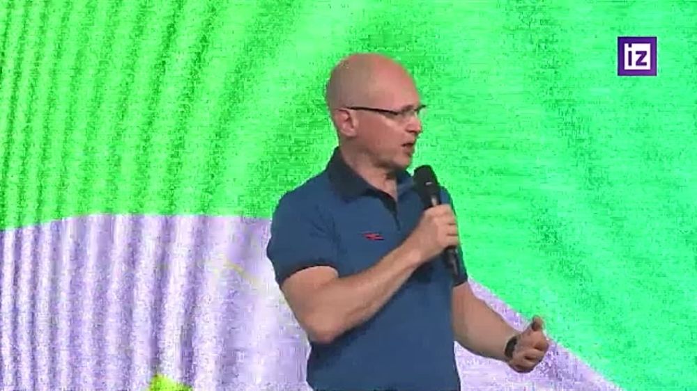 Замруководителя Администрации Президента РФ Сергей Кириенко попросил членов клуба Лидеров России "Эльбрус" оказать максимальное содействие тем, кто сейчас работает в Донбассе, в Херсонской и Запорожской областях