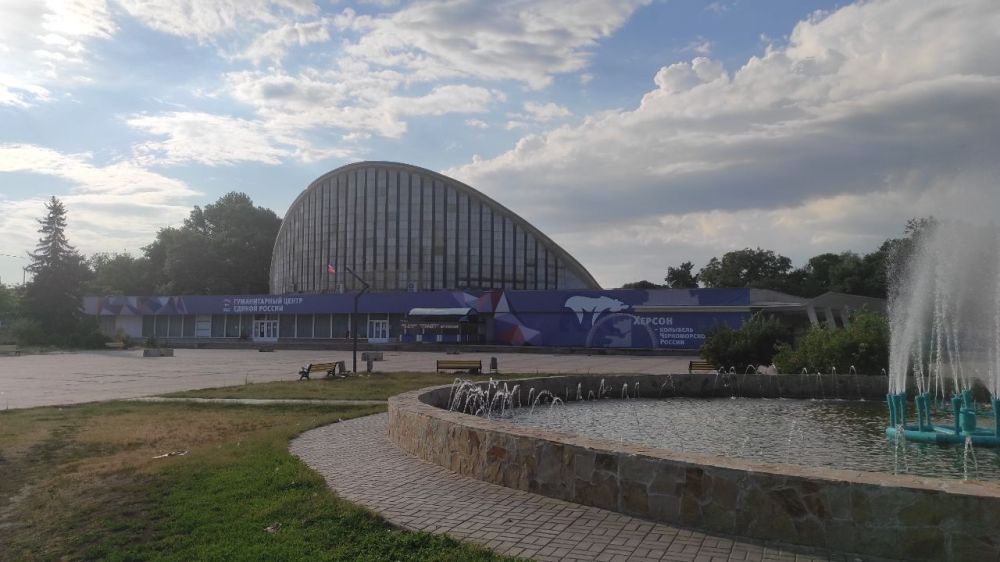 11 ������� � ������� ��������� �� 32� �����, ����� ��������� 4,8 �/�, ������� ����������