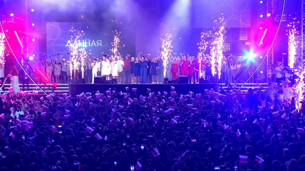 Лидеры освобожденных в ходе СВО территорий спели гимн России на фестивале в Крыму