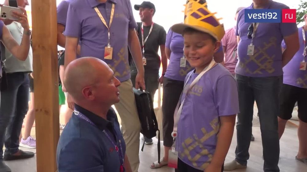 Мальчик Алёша из Белгородской области встретил в Крыму Сергея Кириенко
