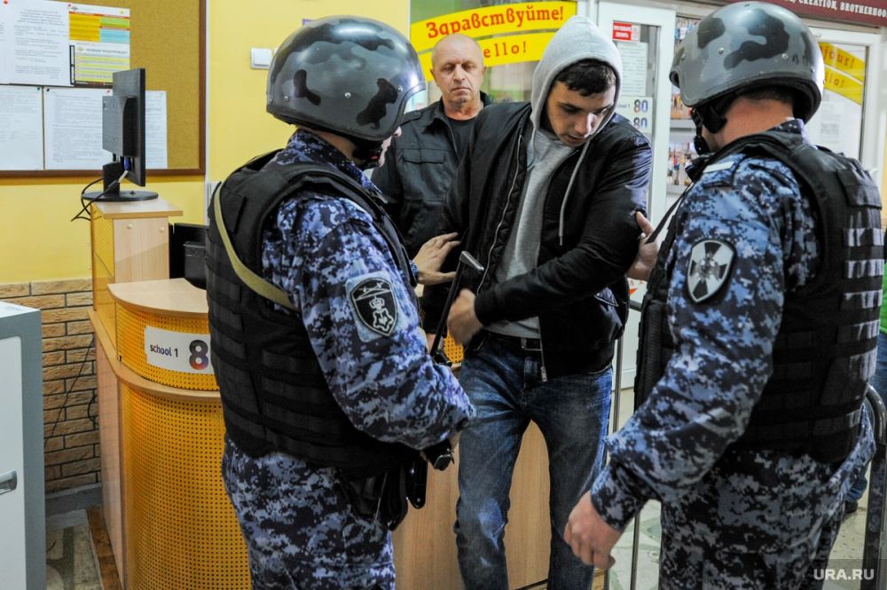 В школах ЛДНР, Херсонской и Запорожской областях с 1 сентября обеспечат вооруженную охрану