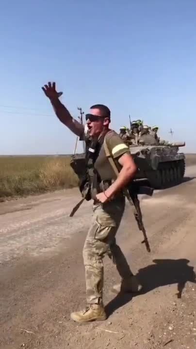 Михаил Ходарёнок: Украинские Telegram-каналы публикуют видео с британским бронеавтомобилем Mastiff и нидерландской боевой машиной пехоты YPR-765