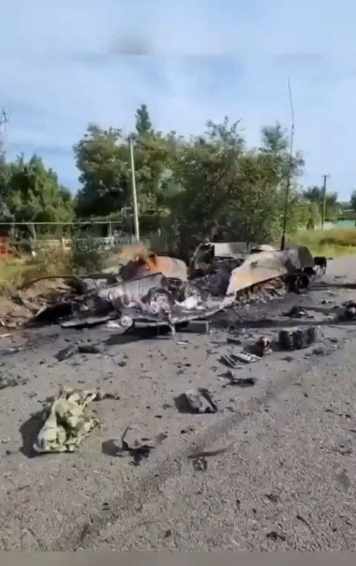 Уничтоженная украинская БМП-2 в н.п. Высокополье Херсонской области