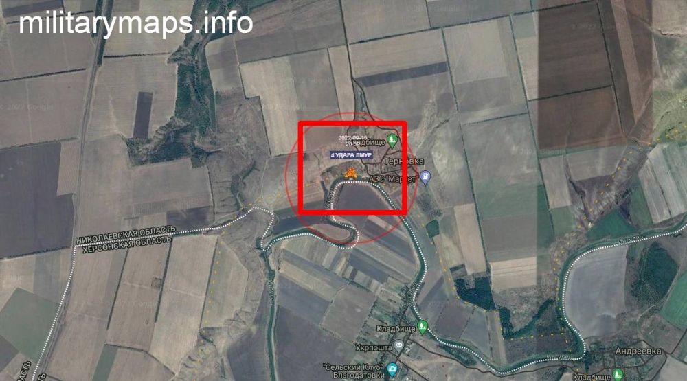 #Терновка (#Херсонская_область) Кадры нанесения четырёх последовательных ударов управляемыми ракетами ЛМУР (305Э) по понтонному мосту ВСУ через р. Ингулец у с. Терновка и находившемуся в этот момент на нём пикапу, который был уничтожен