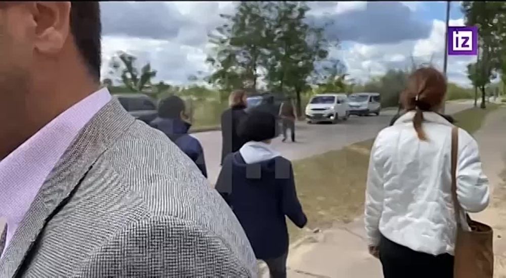 Даниил Безсонов: Бойцы Архангел Спецназа эвакуируют Сербских граждан и наблюдателей из-за обстрела Новой Каховки со стороны ВСУ