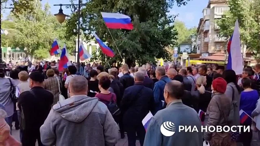 � ������� ��������� ������������� � �������, ������� - � ��������� ��������, �������� ������������� ��� �������