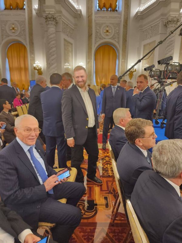 Александр Малькевич поделился фотографиями перед и после начала торжественной церемонии вхождения в состав РФ новых территорий