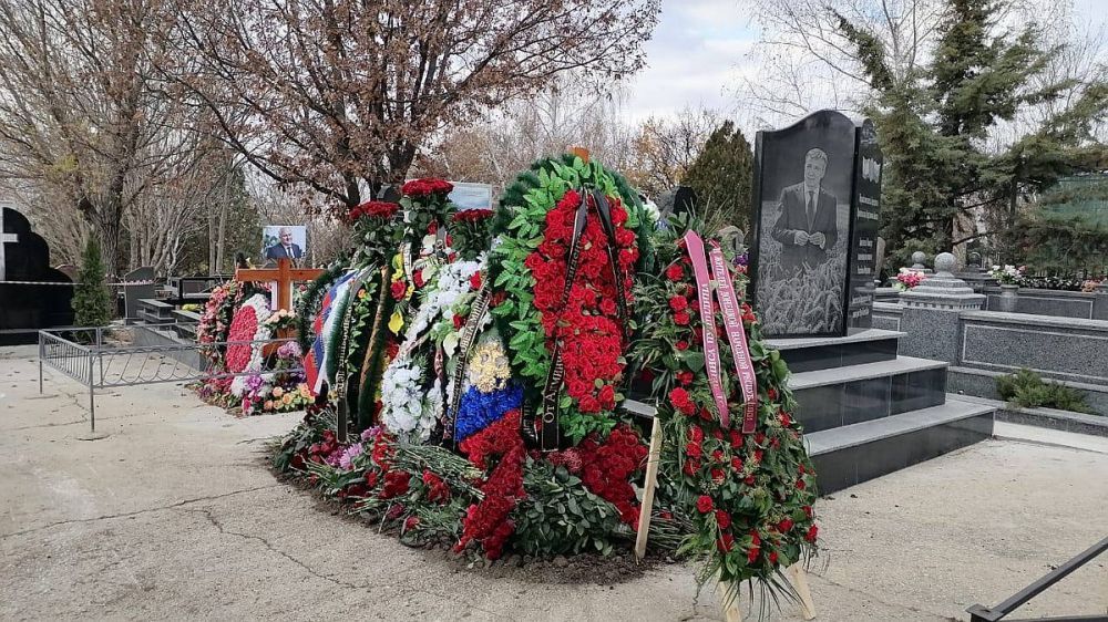 Появились фото могилы Кирилла Стремоусова на кладбище в Симферополе