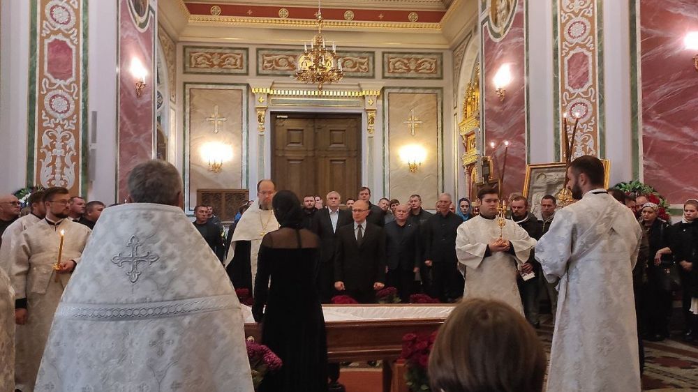 На церемонию прощания с Кириллом Стремоусовым приехал Сергей Кириенко