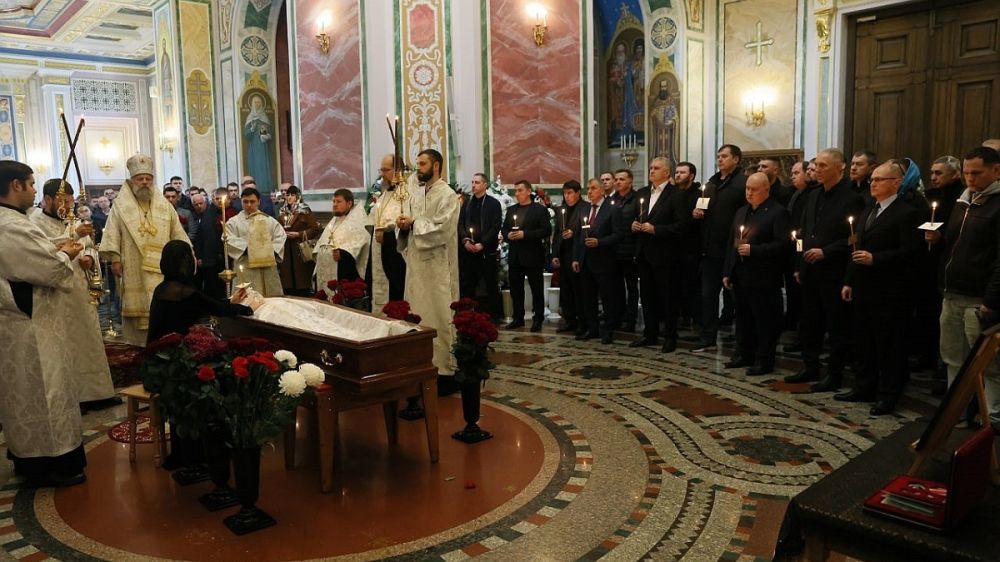 Кириенко был мрачным, а Балицкий не смог сдержать слез: как вели себя чиновники во время прощания с Кириллом Стремоусовым