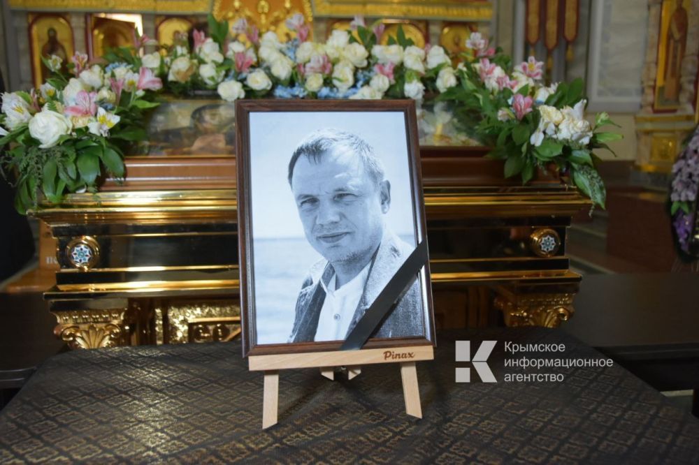 Кириенко прибыл в Крым на церемонию прощания со Стремоусовым