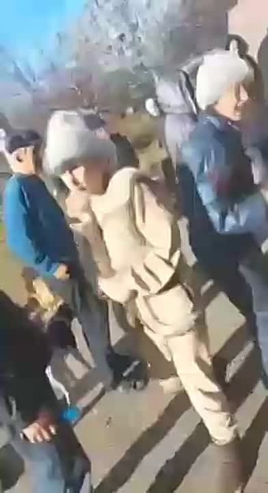 Фейк: Жители Мариуполя недовольны качеством российской гуманитарной помощи и отказываются ее забирать