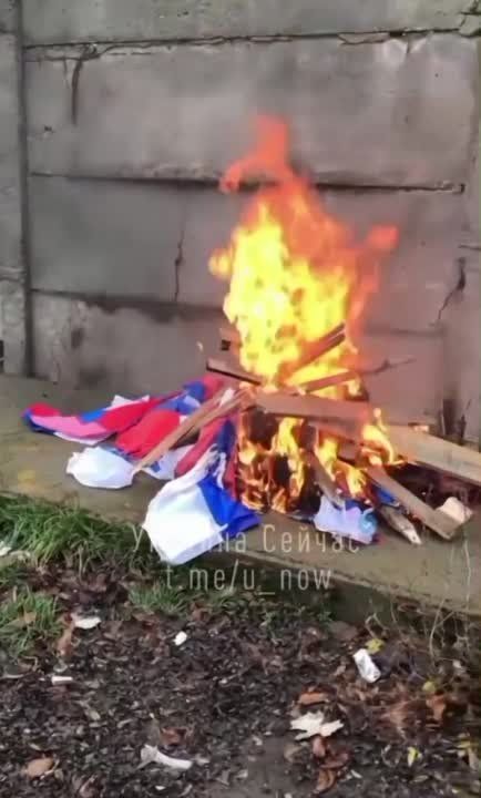 «По одному, по одному». Всё что они делают, всё только ради красивой картинки. Ноль смысла