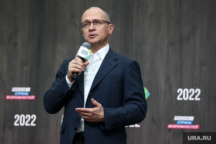 Кириенко и Сальдо наградили экипаж катера «Арарат», вывозившего людей из Херсона