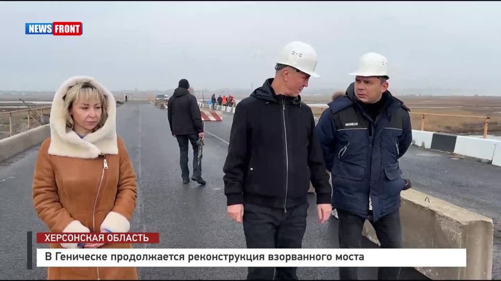 В Геническе продолжается реконструкция взорванного моста