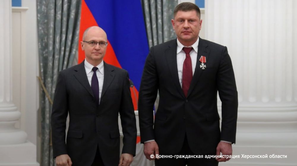 Первый замглавы администрации президента РФ Сергей Кириенко вручил главе правительства Херсонской области Андрею Алексеенко орден Мужества, сообщили в военно-гражданской администрации региона