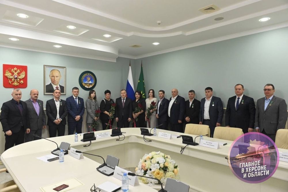 Медработникам из Адыгеи, которые оказали помощь жителям Генического района, вручили награды