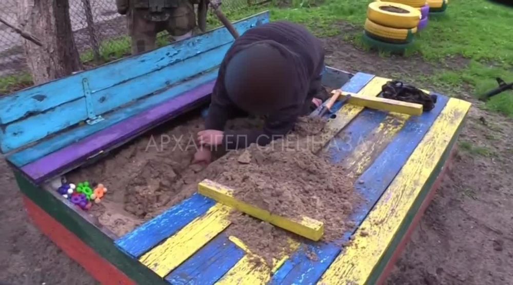 В Херсонской области несовершеннолетние вредители решили подражать солдатам ВСУ и спрятали снаряды в детской песочнице