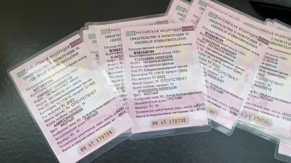 Школам Скадовского округа передали новые автобусы