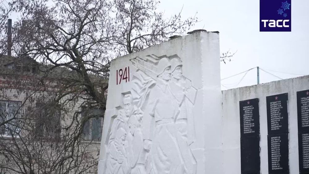 Около 30 десантников ко дню рождения легендарного командующего ВДВ Василия Маргелова награждены в Херсонской области орденами и медалями