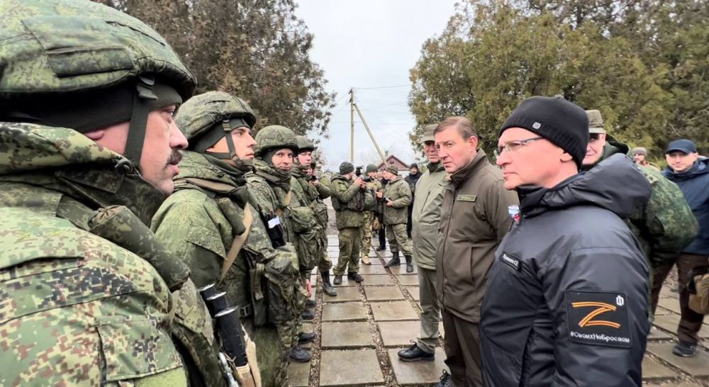 Сергей Кириенко и Андрей Турчак вручили ордена и медали десантникам в Херсонской области