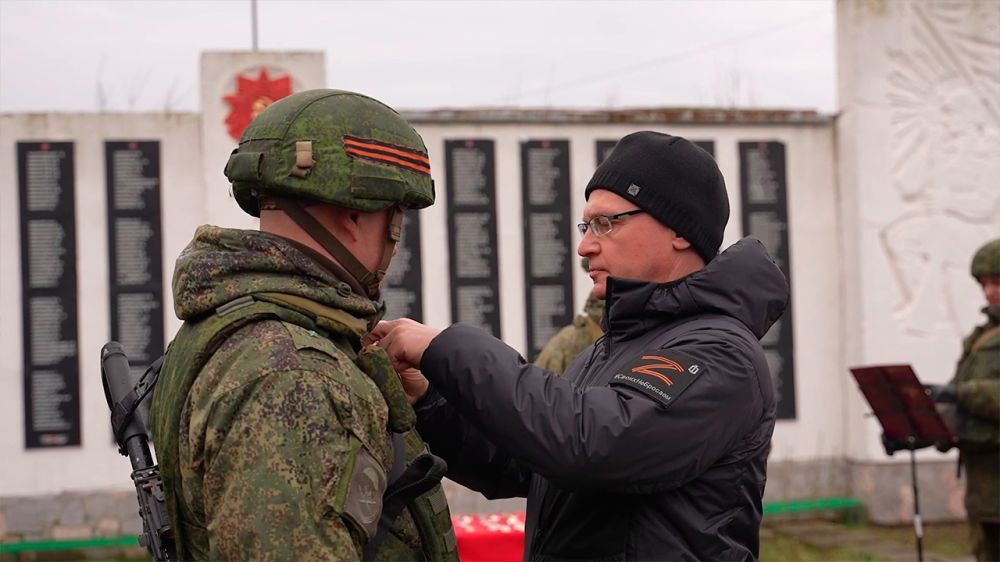 В Херсонской области Кириенко наградил отличившихся в ходе спецоперации десантников
