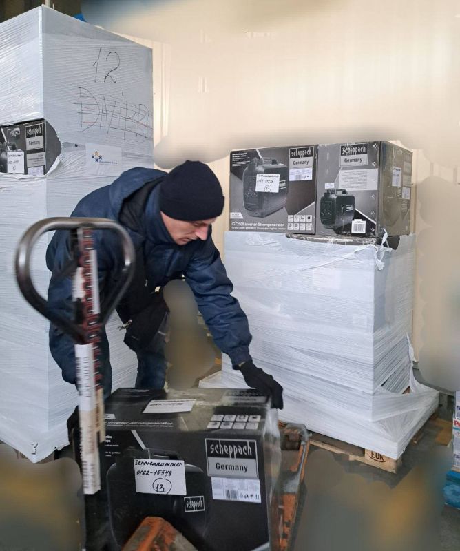 �������, 4 ������, � ������ ������ ������������ ���� �� �� "����������� ������-������ CBG" � �������-����������� ������������������ ����� Blau-Gelbes-Kreuze � ����� ��� �������