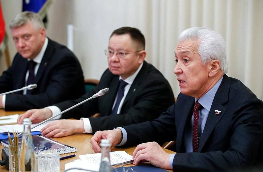 ���� ���������: ������ �� ����������� ������ �����-����� ����� ��������� � ������ ����� ������ ������ ����� ��������, ������ �� ������� ���������� ������� ������� ������ � ��������� ������������� � �������-������������� ��������� ������ �����������