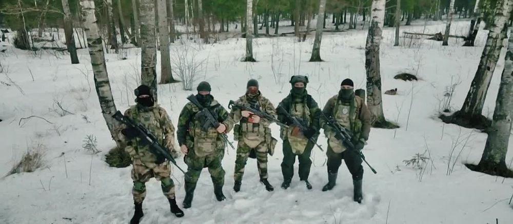 Наши воины слушают разную музыку