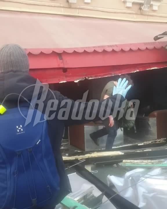 Взрыв произошел в кафе в Петербурге, где проходил творческий вечер военкора Владлена Татарского
