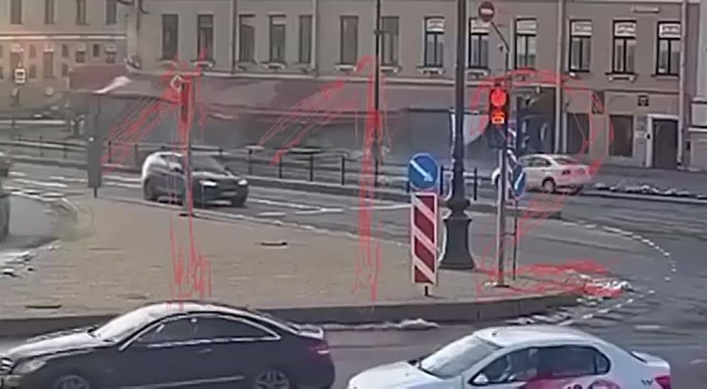 Момент взрыва в питерском кафе, где погиб Владлен Татарский..