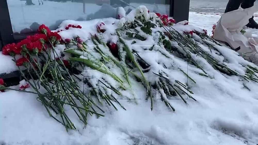 2 апреля 2023 года в Санкт-Петербурге во время своего творческого вечера в результате теракта был подло убит военкор Владлен Татарский (настоящее имя Максим Фомин)