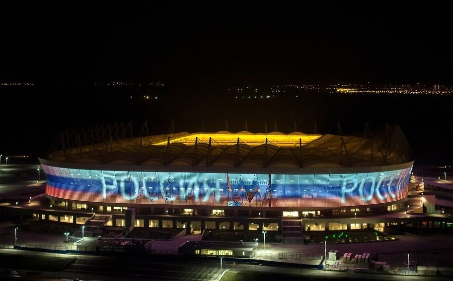 На футбольном стадионе Ростова-на-Дону запустили огромную бегущую строку с цитатами Владлена Татарского