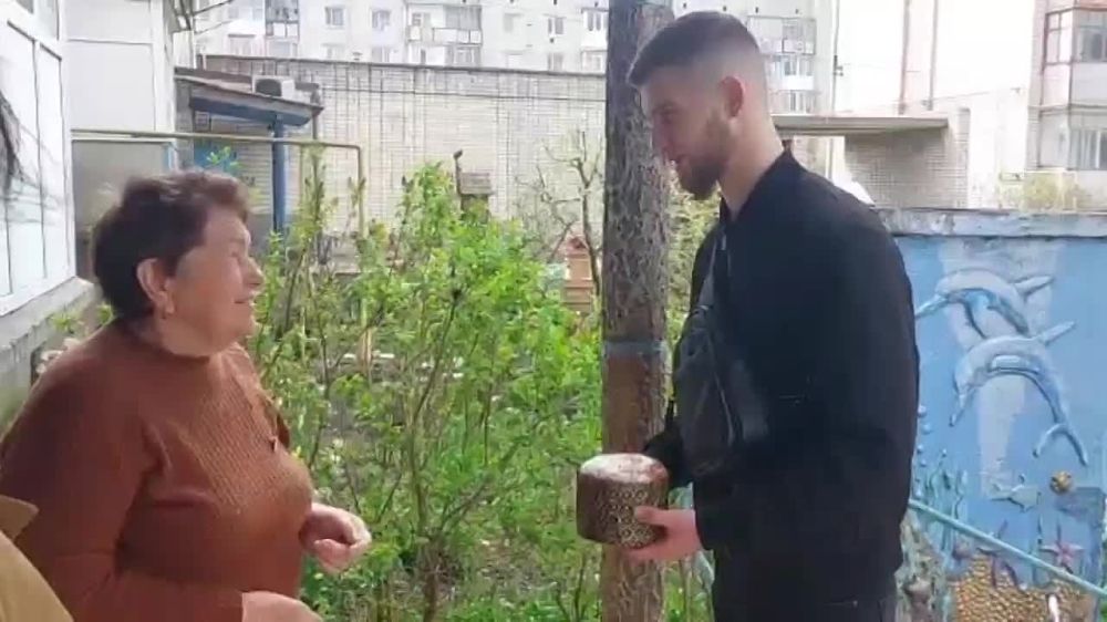 Игорь Кастюкевич: В Геническе развезти Пасхальные куличи и поздравить наших подшефных с наступающим праздником помогал один из участников предварительного голосования Давид Лобакин @david_lobakin