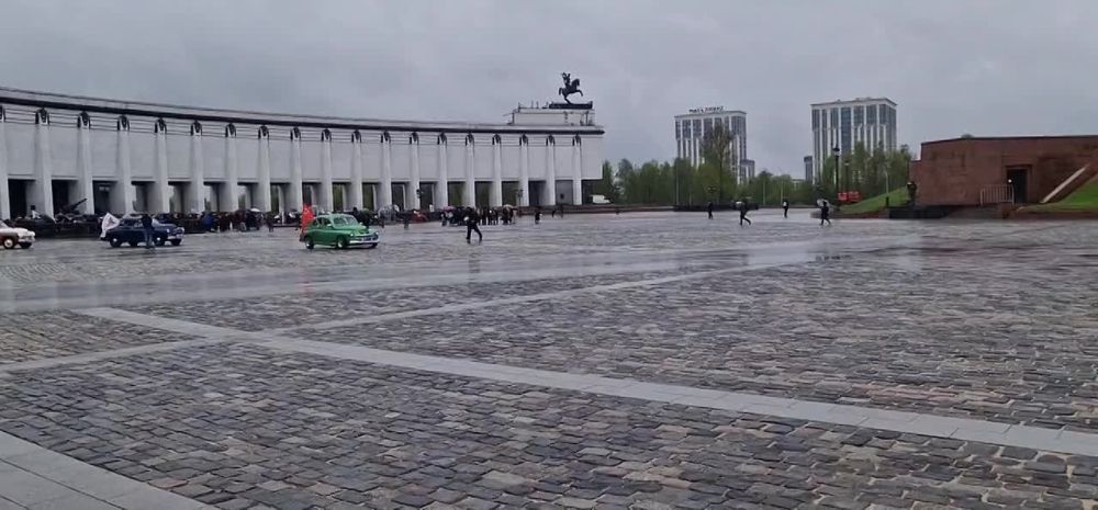 Единая Россия проводит «Автопробег Победы» в Москве