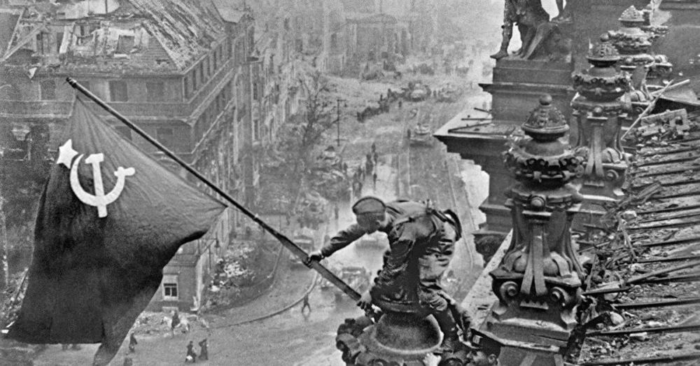 30 ������ 1945 ����. ��������� ����� ��������� ����� ������ ��� ���������� � �������