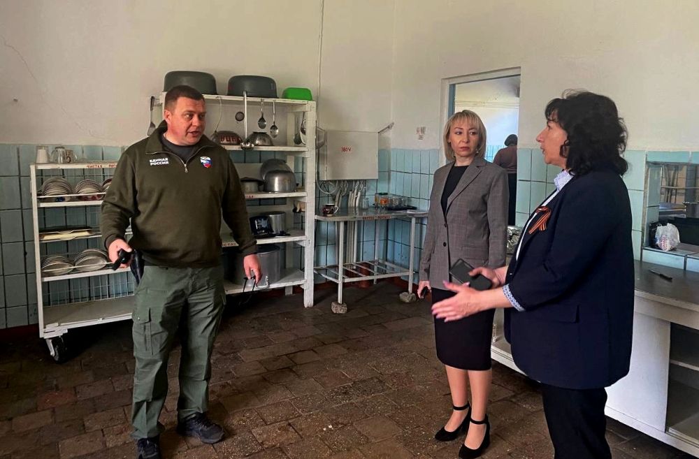Активисты «Единой России» проверили питание и медобслуживание школьников Херсонской области