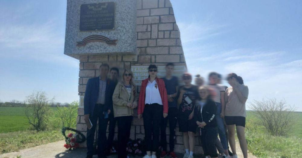 В Скадовском округе привели в порядок памятник героям ВОВ