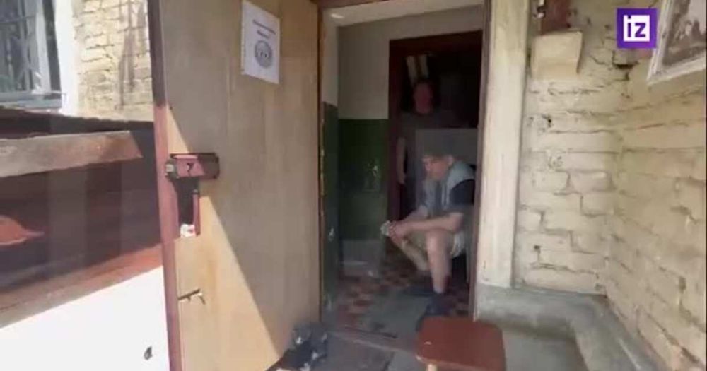 Жители Новой Каховки защищают дома от подтопления из-за прорыва Каховской ГЭС