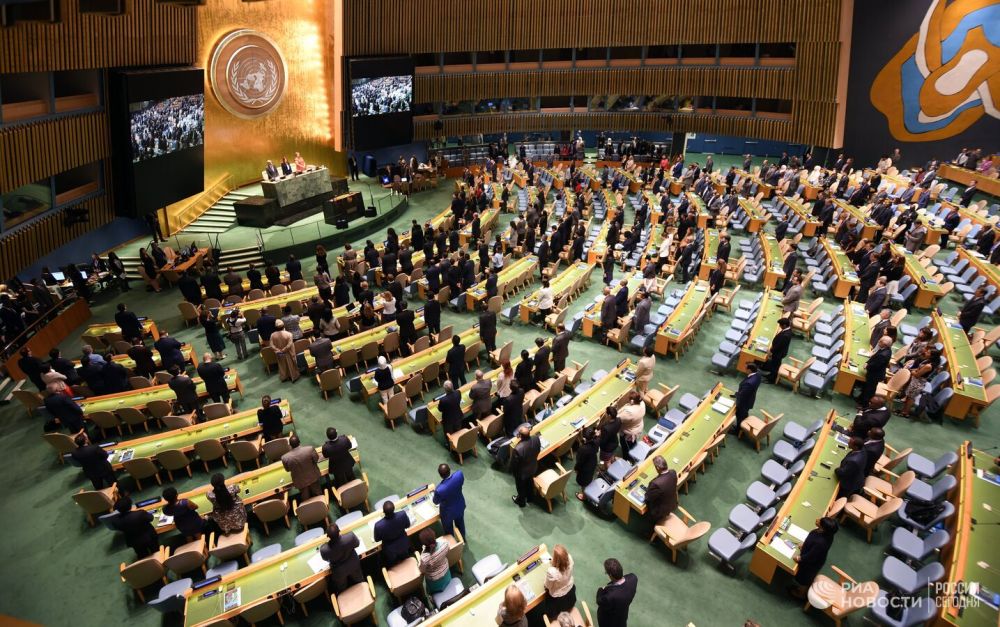 Украина "затопила" зал ООН после аварии на Каховской ГЭС