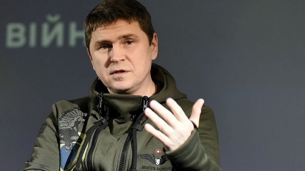 Подоляк раскритиковал Маска за шоу Карлсона с обвинением Украины в подрыве Каховской ГЭС