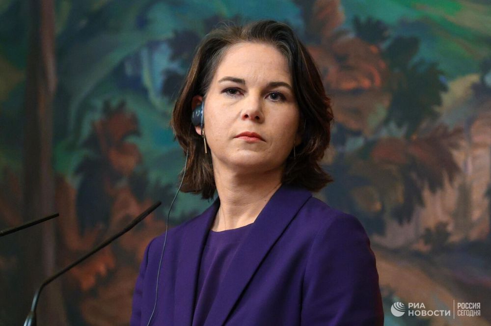 "Еще больше лжи". Немцев шокировали слова Бербок о Каховской ГЭС