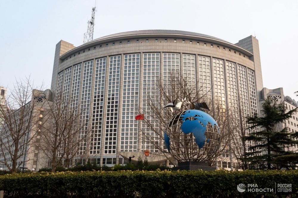 МИД КНР призвал соблюдать гуманитарное право на фоне подрыва Каховской ГЭС