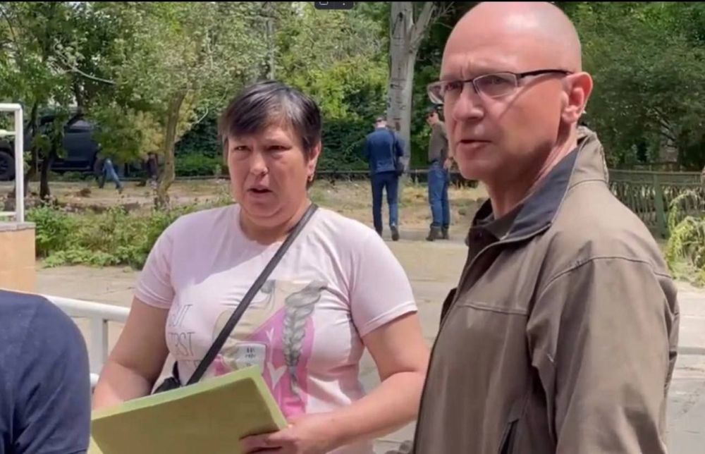 Первый заместитель администрации Президента Сергей Кириенко прибыл в один из пунктов временного размещения