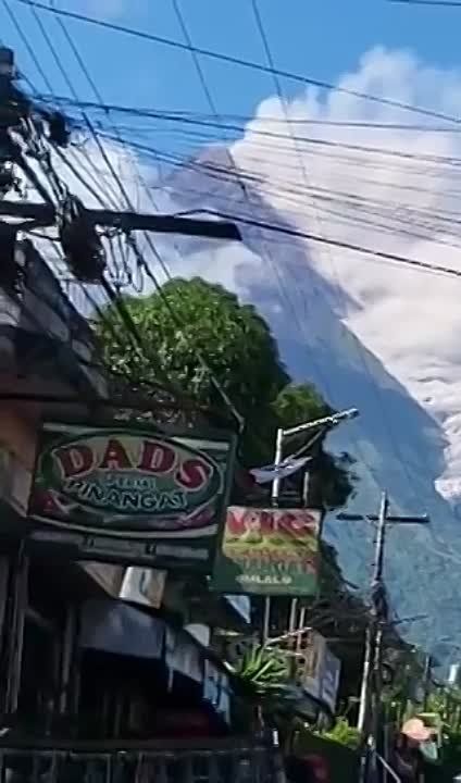 Новости к этому часу:. Утром силы ПВО в Крыму сбили две баллистические ракеты, жертв и пострадавших нет, сообщил губернатор Сергей Аксенов